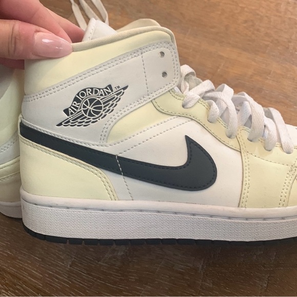 Air Jordan 1 Mid Coconut Milk - Picture 4 of 5